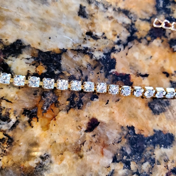 Crystal pinkcherry choker with crystal gold chain - Picture 4 of 4